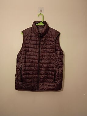 Uniqlo Men's Quilted Packable Vest - Plum L